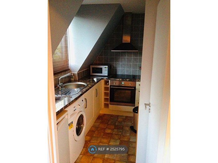 Studio To Rent In Twyford Abbey Road, London, NW10