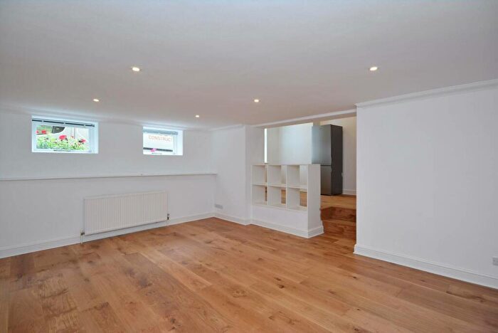 2 Bedroom Mews To Rent In Craven Mews, Clapham, London, SW11