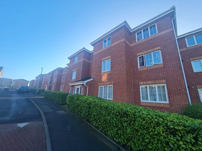 2 Bedroom Flat To Rent In Wycherley Way, Cradley Heath, B64