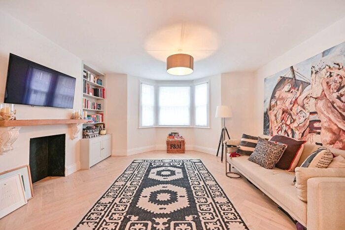 4 Bedroom Property For Sale In Ashburnham Road, Chelsea, London, SW10