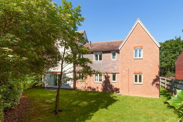 2 Bedroom Apartment To Rent In Marina Way, Abingdon, OX14