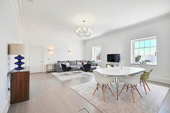 3 Bedroom Flat To Rent In Isleworth House, Fitzroy Gate, Isleworth, TW7