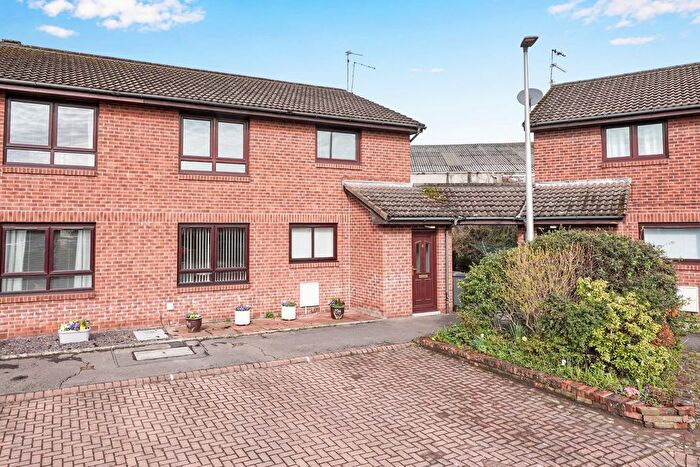 2 Bedroom Flat For Sale In Westfield Court, Eskbank, Midlothian, EH22