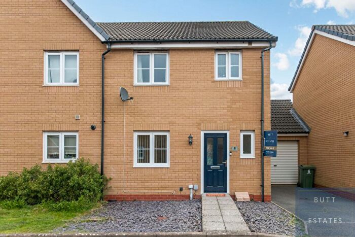 3 Bedroom Semi Detached House For Sale In Rhode Island Drive, Exeter, EX2