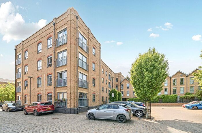 2 Bedroom Flat For Sale In Esparto Way, South Darenth, Dartford, Kent, DA4