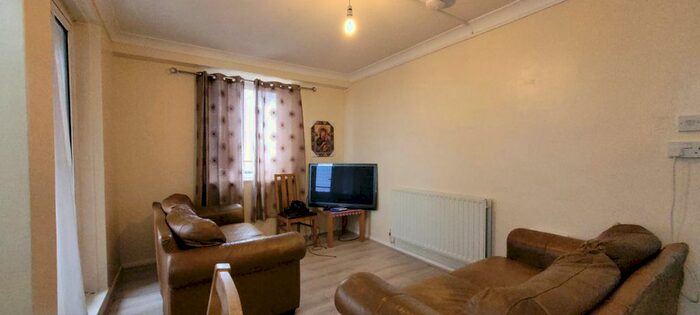 2 Bedroom Flat To Rent In Puteaux House, Mace Street, Bethnal Green, London, E2