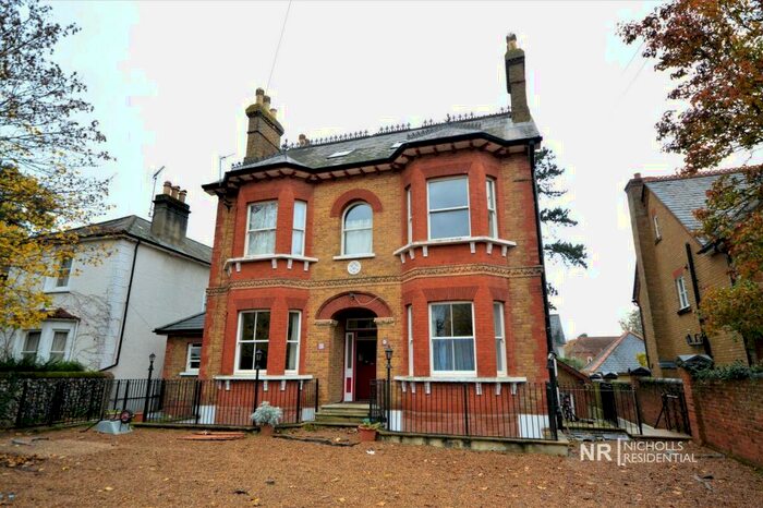 3 Bedroom Ground Maisonette To Rent In Worple Road, Epsom, Surrey., KT18