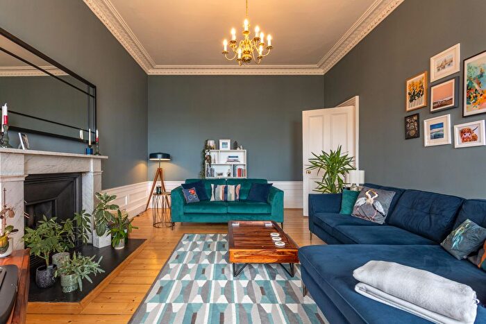 3 Bedroom Flat To Rent In Fettes Row, New Town, Edinburgh, EH3