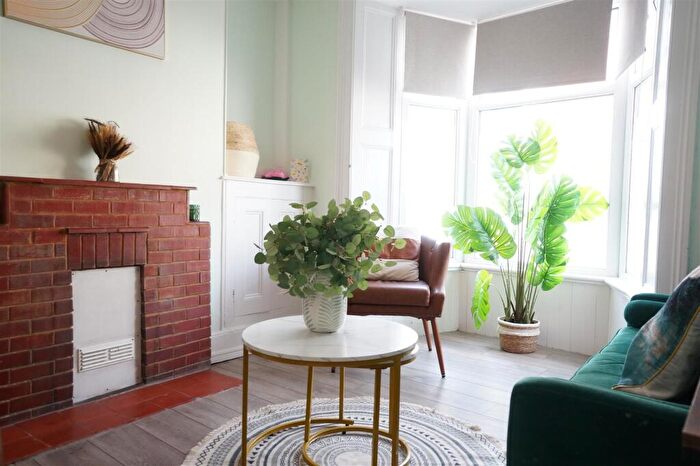 4 Bedroom House To Rent In Caellepa, Bangor, LL57