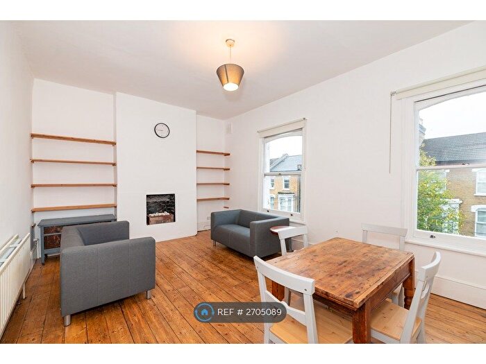 3 Bedroom Flat To Rent In Kellett Road, London, SW2