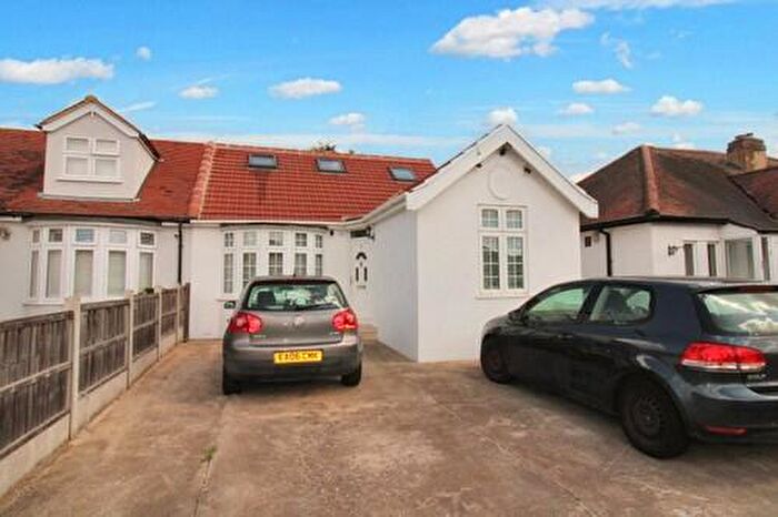 5 Bedroom Bungalow For Sale In Belmont Road, Hornchurch, RM12