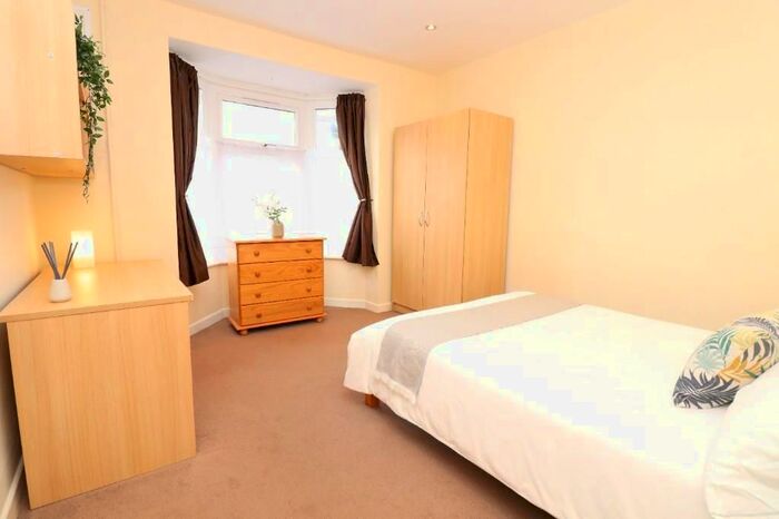 4 Bedroom Property To Rent In Milton Road, Southampton, SO15