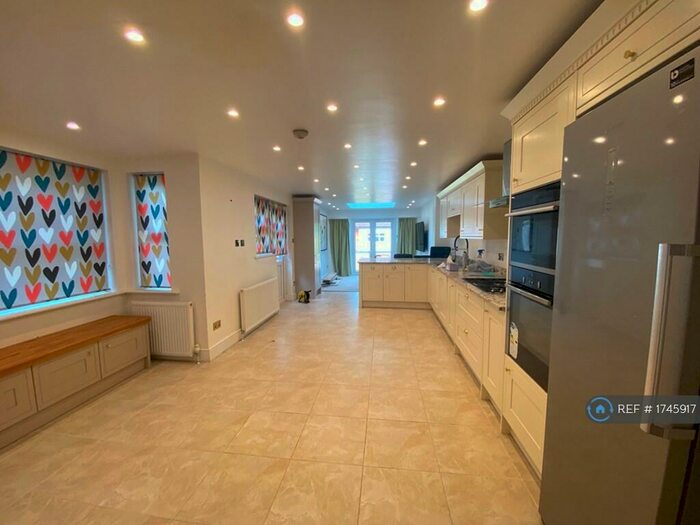 5 Bedroom Terraced House To Rent In Fairlop Road, London, E11