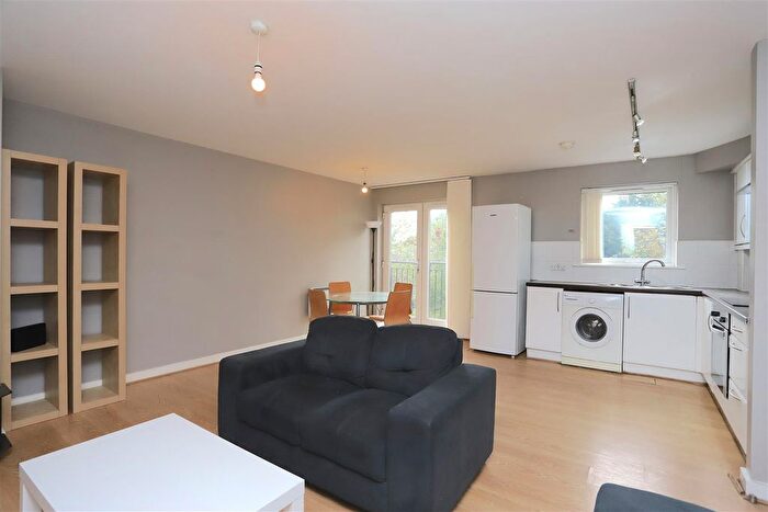 3 Bedroom Flat For Sale In Central Court, Salford, M3
