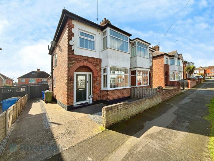 3 Bedroom Semi Detached House For Sale In Sunningdale Road, Hessle, HU13