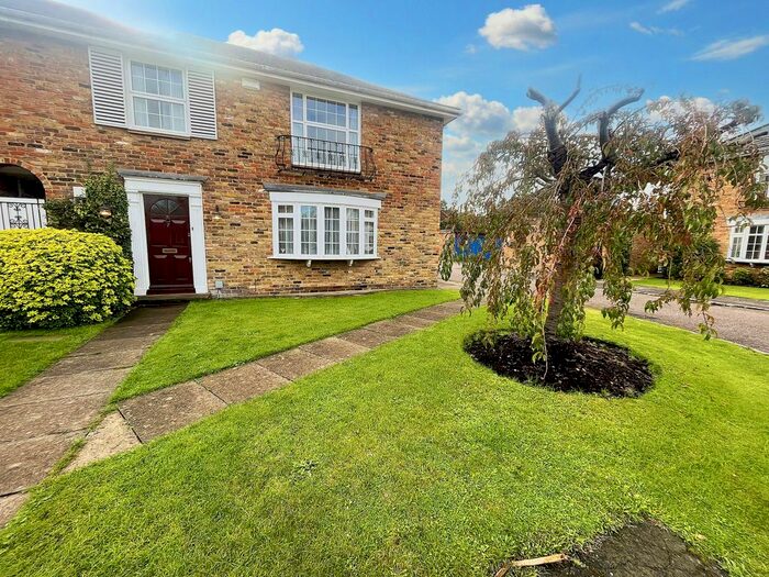 3 Bedroom End Of Terrace House To Rent In West Common Close, Gerrards Cross, SL9