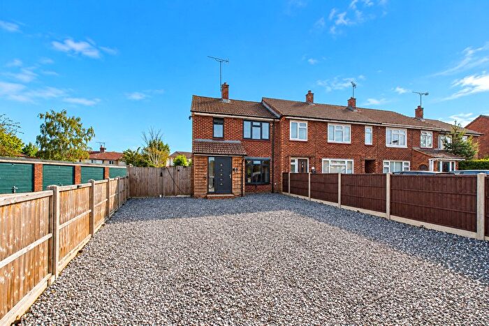 2 Bedroom End Of Terrace House For Sale In Lightwater, Surrey, GU18