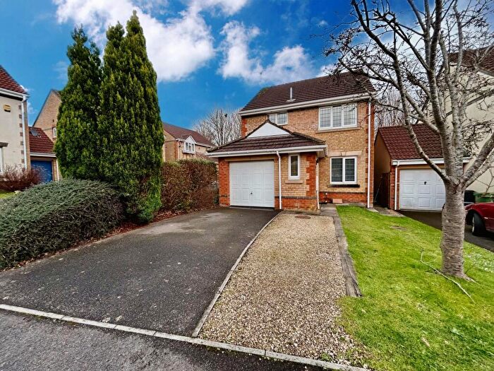 3 Bedroom Detached House For Sale In Jasmine Close, Yeovil, BA22