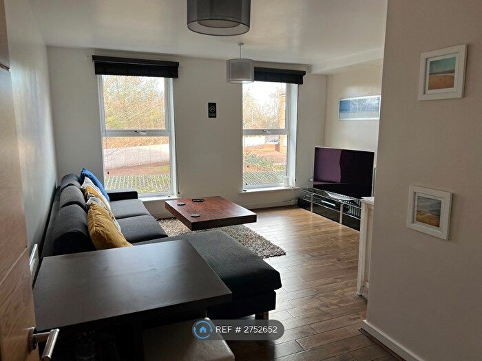 2 Bedroom Flat To Rent In Lincoln Lodge, London, SW14