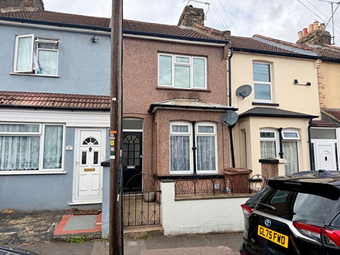 3 Bedroom Terraced House For Sale In Chaucer Road, Gillingham, ME7