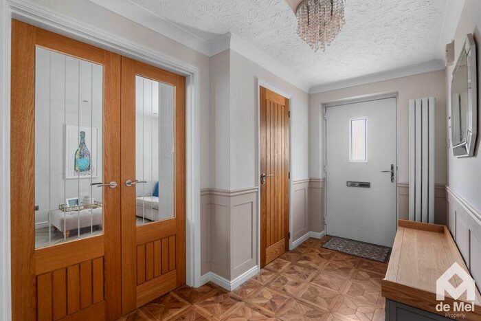 4 Bedroom Detached House For Sale In The Holt, Bishops Cleeve, GL52