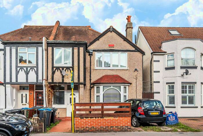 2 Bedroom Flat To Rent In Norbury Crescent, Norbury, SW16