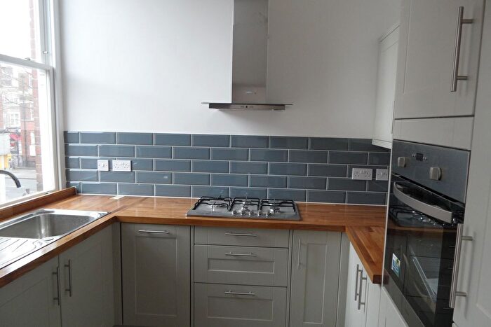 3 Bedroom Flat To Rent In Streatham High Road, London, SW16
