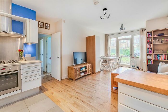 2 Bedroom Flat To Rent In Copper Mews, London, W4