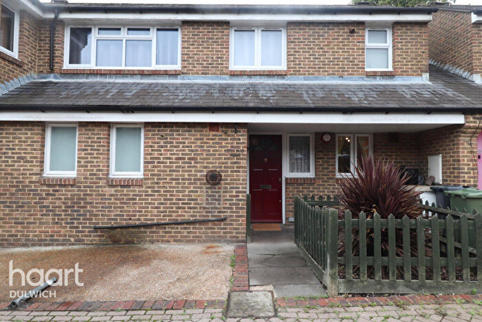 3 Bedroom Flat For Sale In Berry Lane, London, SE21