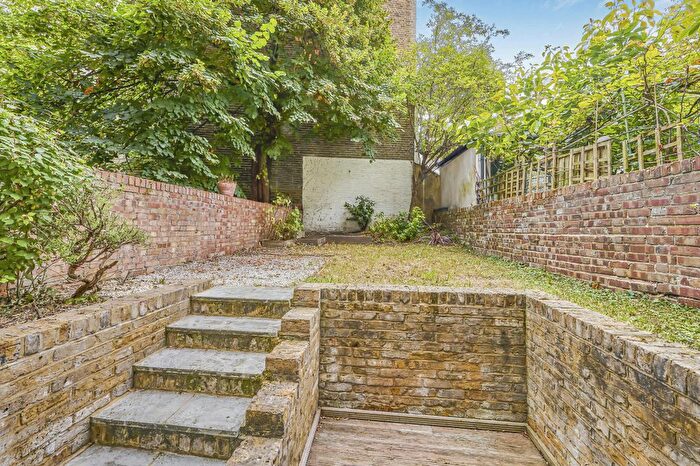2 Bedroom Flat For Sale In Finborough Road, London, SW10