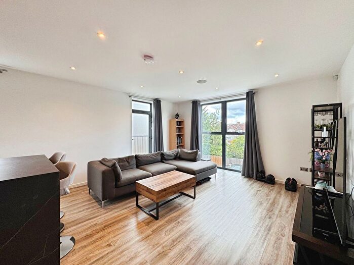 1 Bedroom Flat For Sale In Grenville Place, Sarason Apartments, NW7