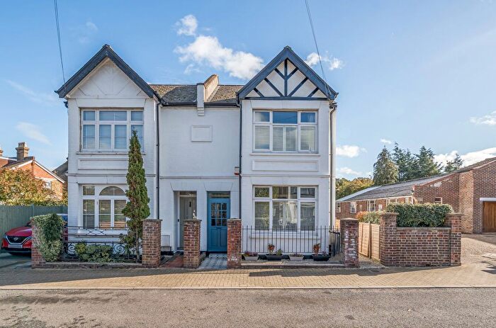 3 Bedroom Semi Detached House For Sale In Gravel Road, Bromley, Kent, BR2