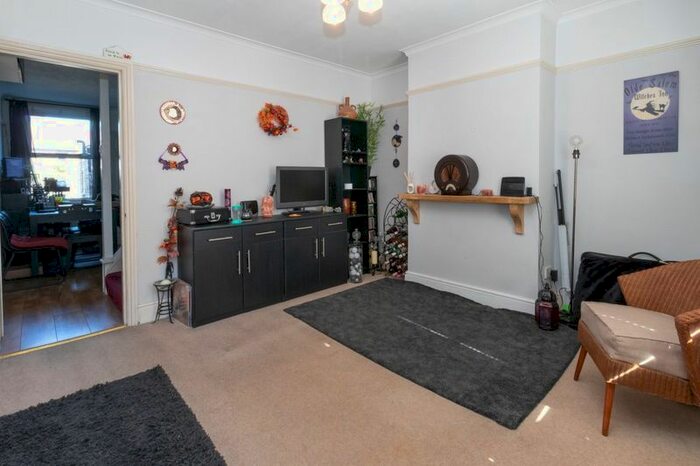 2 Bedroom Semi-Detached House To Rent In Melbourne Road, Wallington, SM6