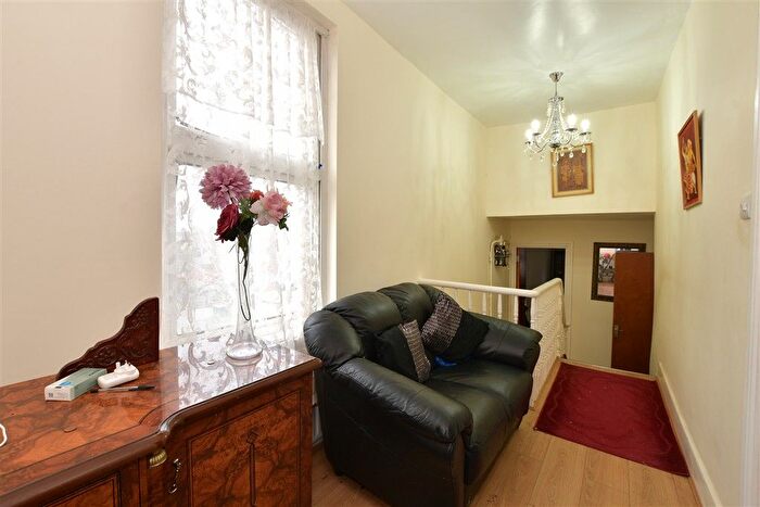2 Bedroom Flat For Sale In Boleyn Road, London, E7