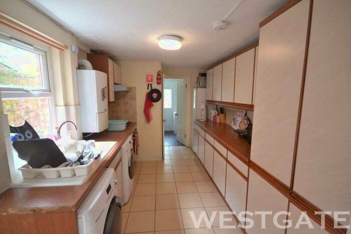 6 Bedroom Terraced House To Rent In Donnington Road, Reading, RG1