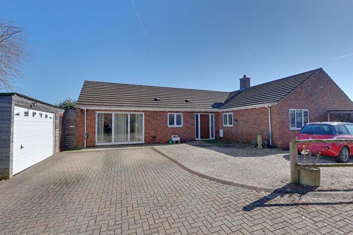 3 Bedroom Detached Bungalow For Sale In Ross Road, Huntley, Gloucester, GL19