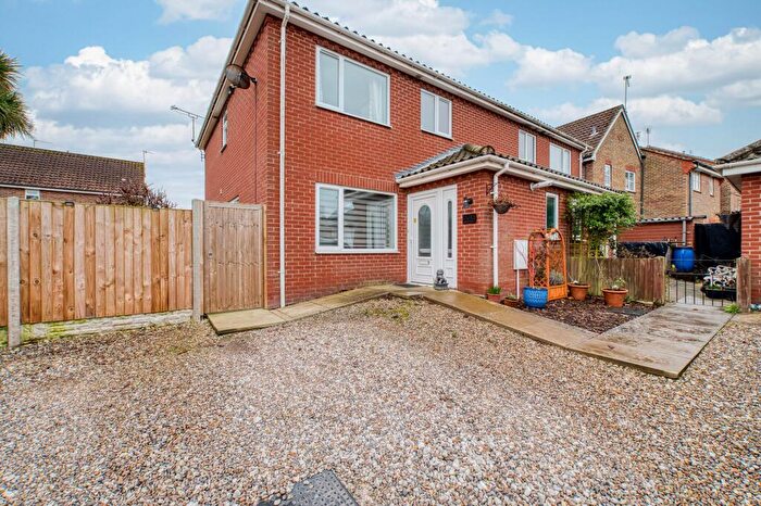 3 Bedroom Semi Detached House For Sale In New Road, Acle, NR13