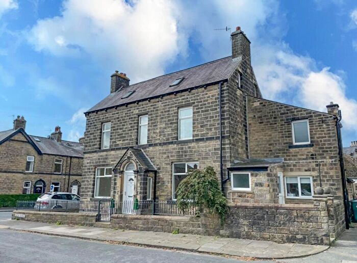 4 Bedroom End Of Terrace House For Sale In Green Avenue, Silsden, BD20