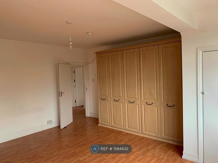 6 Bedroom End Of Terrace House To Rent In Hereford Gardens, Ilford, IG1