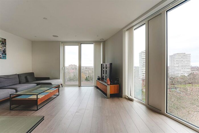 3 Bedroom Property For Sale In Woodberry Downs, N4