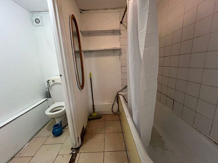 3 Bedroom Flat To Rent In Green Lane, Ilford, IG3