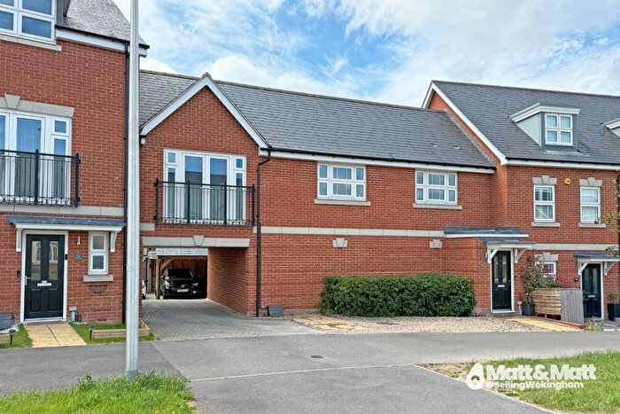 2 Bedroom Terraced House For Sale In Oak Avenue, Wokingham, Berkshire, RG40