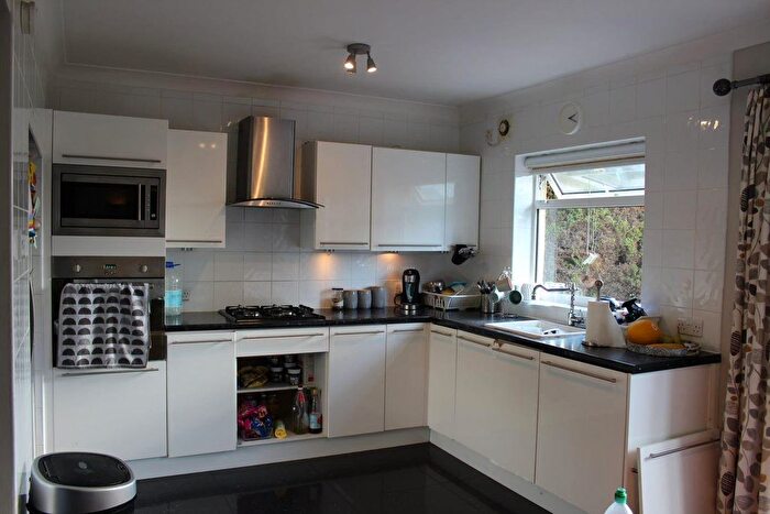 3 Bedroom Detached House To Rent In Fullwell Avenue, Ilford, IG5