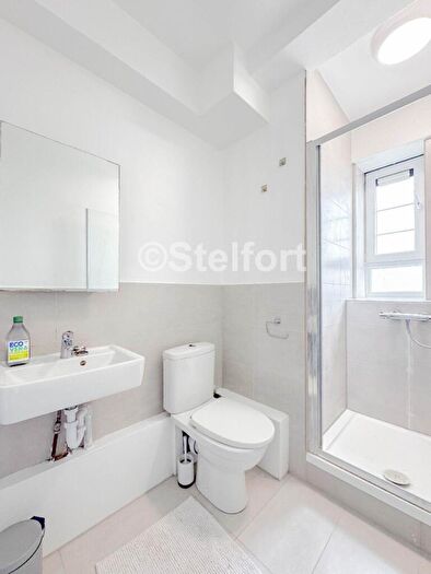 3 Bedroom Flat To Rent In Lorraine Court, Clarence Way, London, NW1