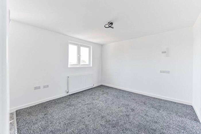 Studio To Rent In Crossways Road, Mitcham, CR4