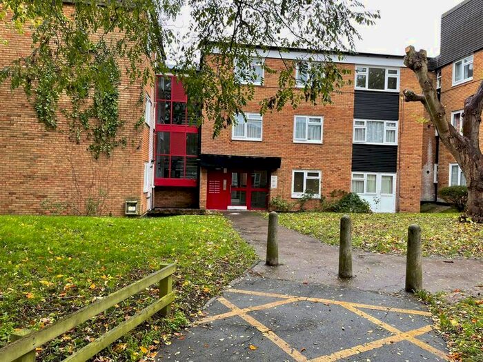 2 Bedroom Flat To Rent In Buckingham Road, Canons Park, Edgware, HA8