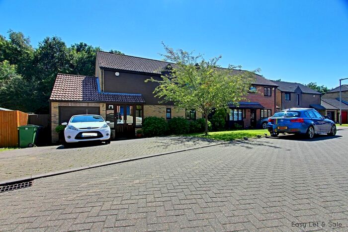 3 Bedroom Detached House To Rent In Salcey Close, St Leonards-On-Sea, TN38