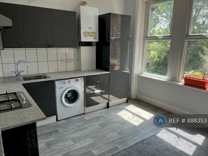 3 Bedroom Flat To Rent In Sydenham Road, London, SE26