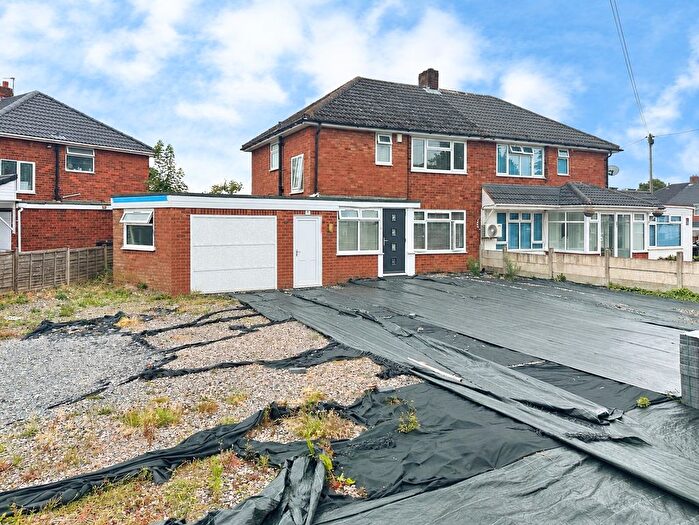 3 Bedroom Semi Detached House For Sale In Longdon Avenue, Wolverhampton, WV4
