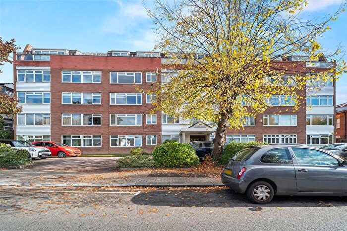 2 Bedroom Flat For Sale In Holden Road, London, N12